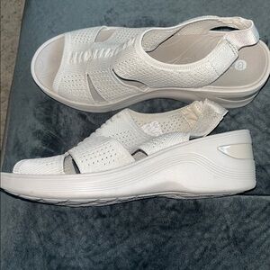 Bzees Women's Cream Sandals